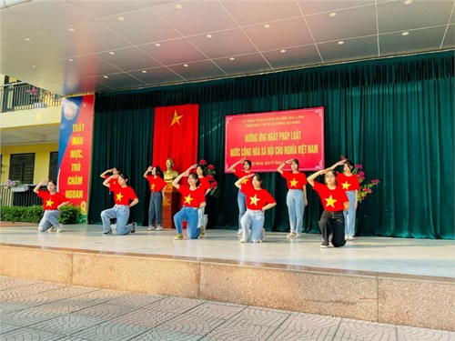 Hưởng ứng Ngày Pháp luật nước Cộng hòa xã hội chủ nghĩa Việt Nam